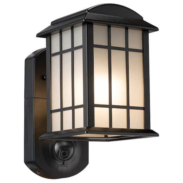 maximus craftsman smart home security outdoor light _ camera