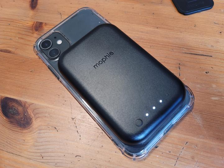 smartphone battery case