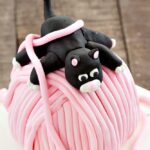 How_to_make_a_cat_on_yarn_ball_cake